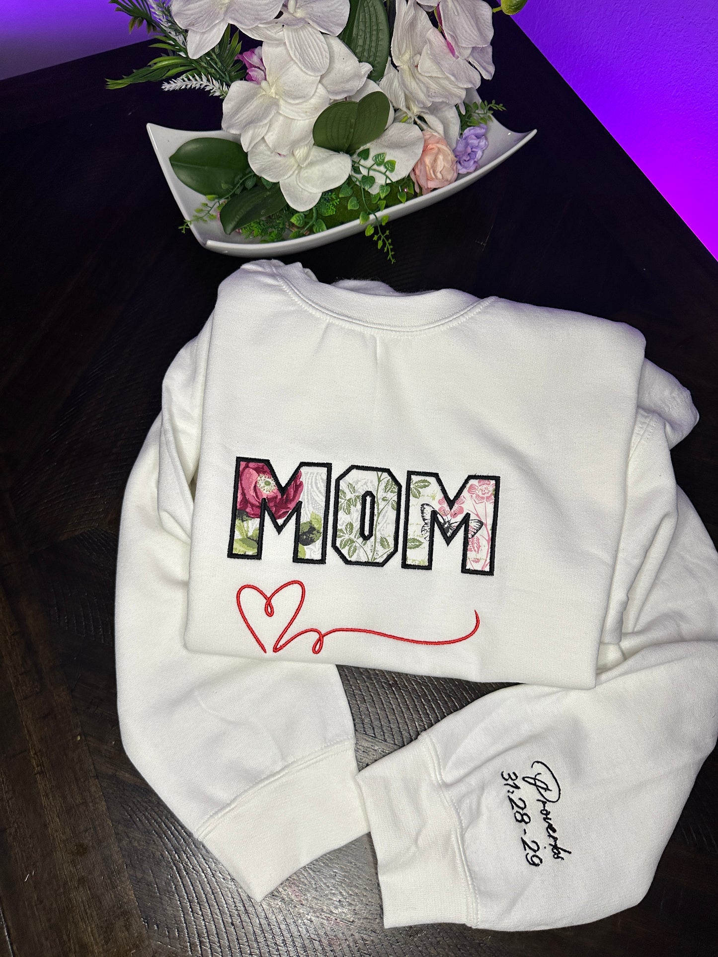 Custom Embroidered MOM Sweatshirt – Floral Appliqué & Personalized Sleeve